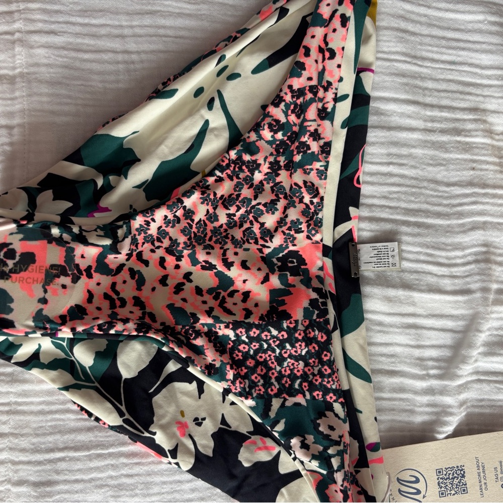 Sublimity Regular Rise Classic Reversible Bikini Bottom - Picture 6 of 7